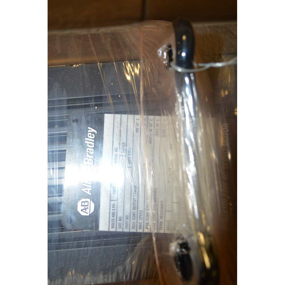 Allen-Bradley 1326AB-B730E-21-K7 Servo motor & brake  460V  22.8A  9.6KW  39NM  3000 RPM