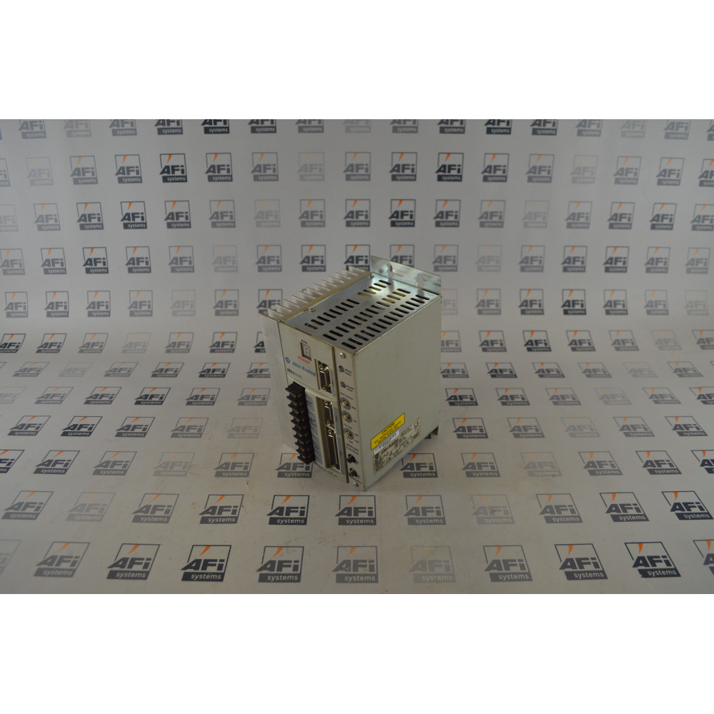 Allen-Bradley 2098-DSD-010-SE SER C SERVO DRIVE 5/15AMP 1PHASE 120/240VAC 0-400HZ