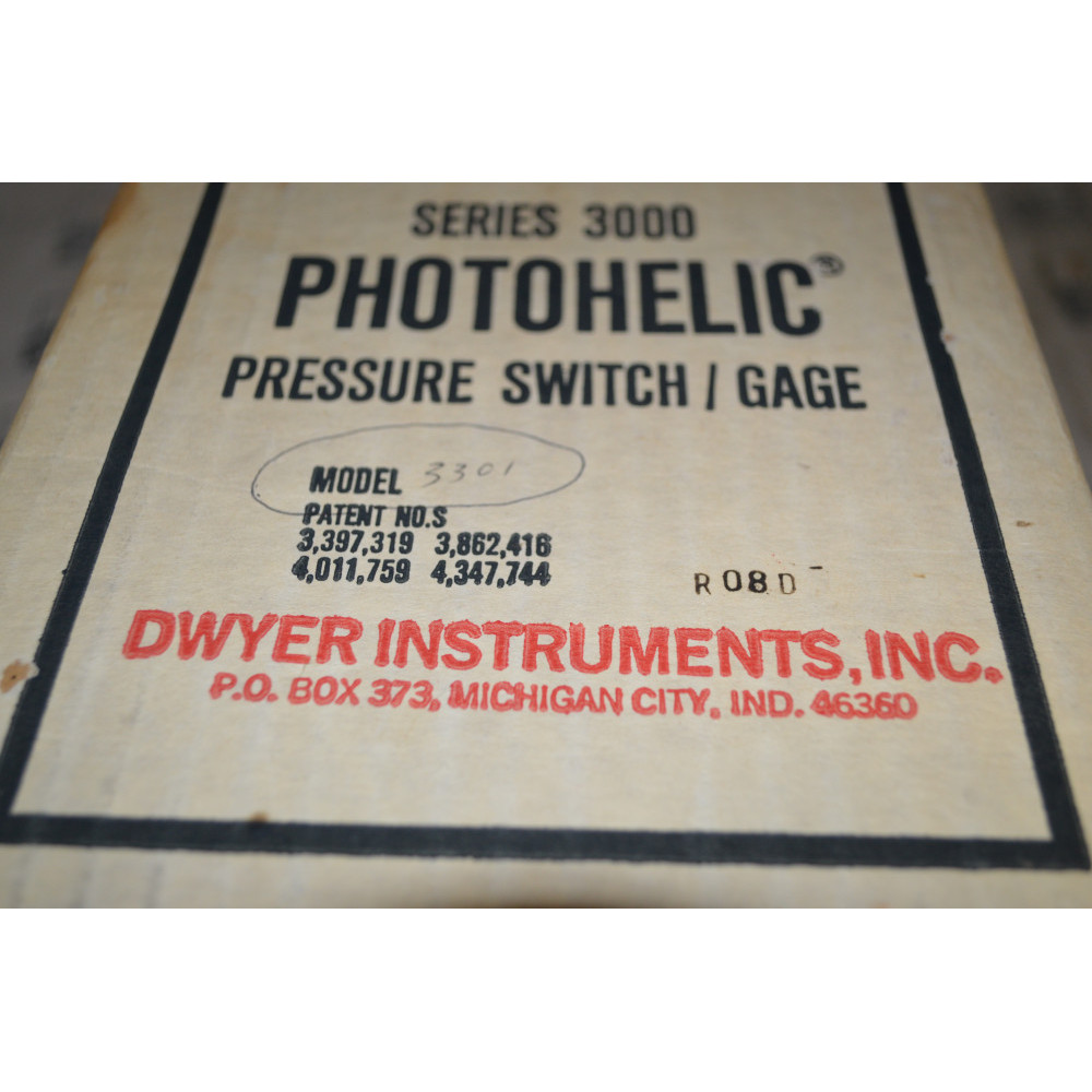 Dwyer Instruments 3301  Pressure Gauge  0.5 In to 0 to 0.5 In H2O