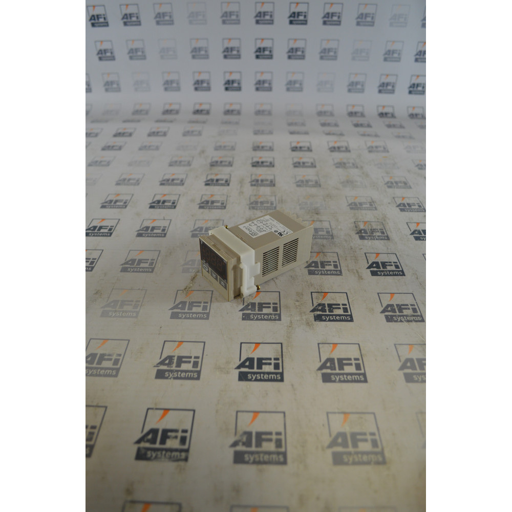 Omron E5CS-R1KJX-F TEMPERATURE CONTROL THERMOCOUPLE INPUT 100-240VAC