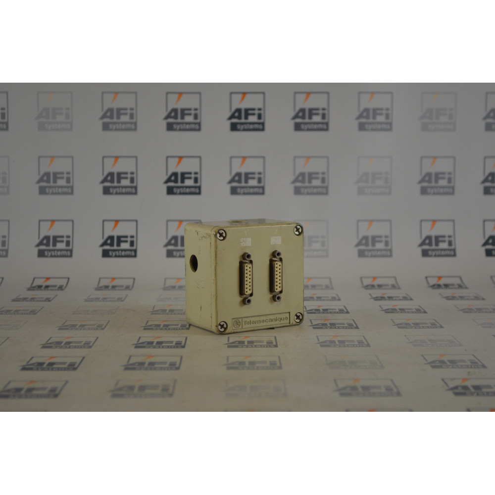 Telemecanique TSXSCA62 UNI-TELWAY 2 EQPT. PLUG