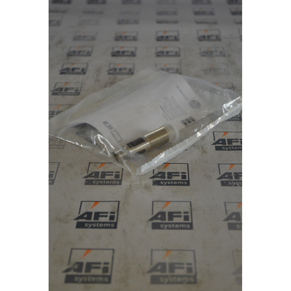 IFM Efector OGP701 / OGPLFPKG US100 RETRO-REFLECTIVE LASER SENSOR